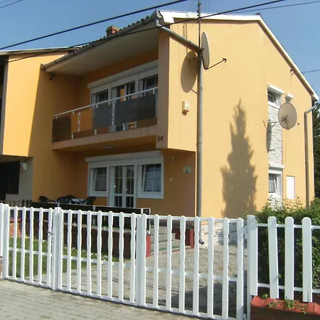 Nr1 Hébergement de vacances Balatonszarszo